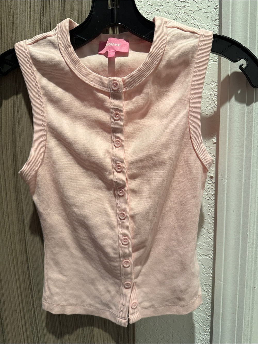 Edikted Pink Ribbed Button-Front Crop Tank